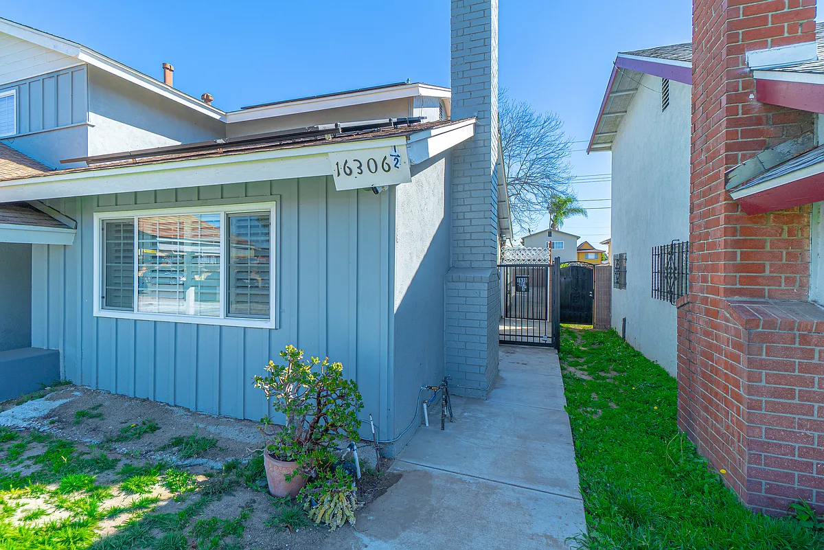 Building Photo - 16306 Haskins Ln #1/2