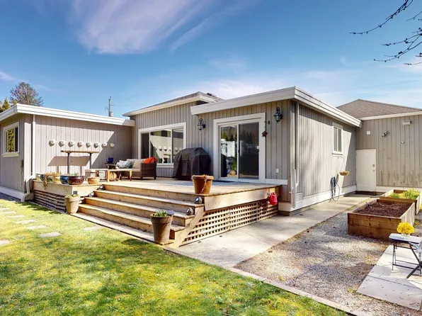 1110 Laramee Rd, Squamish, BC V0N 1H0