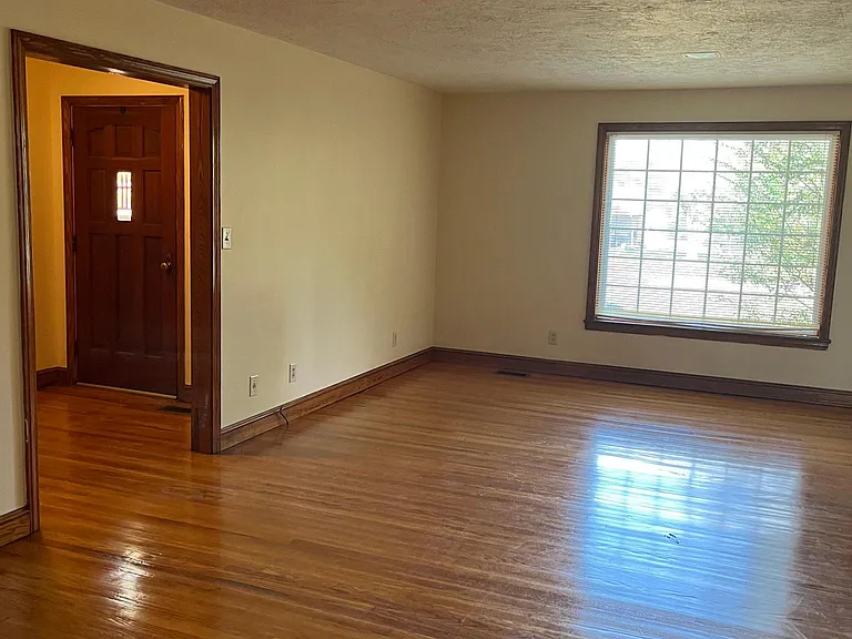335 Smith St — Photo 11