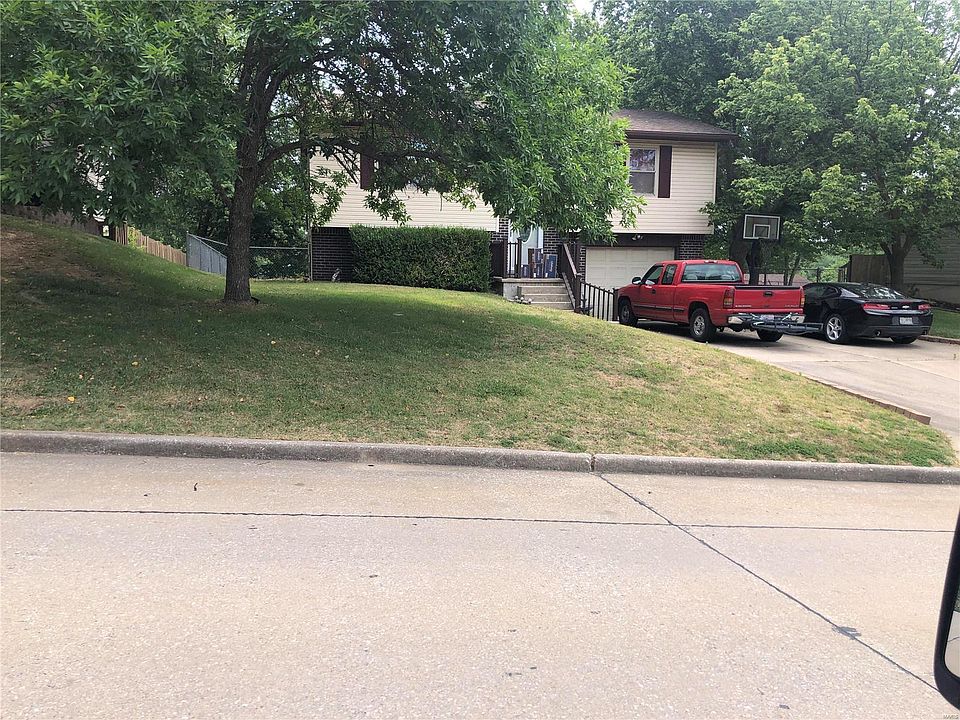 1st image of 420 N Shawnee Blvd