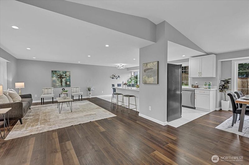 4th image of 32027 11th Avenue SW