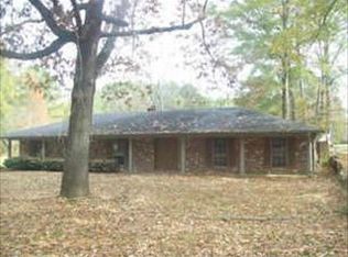 3930 Forest Lake Dr, Jackson, MS 39212