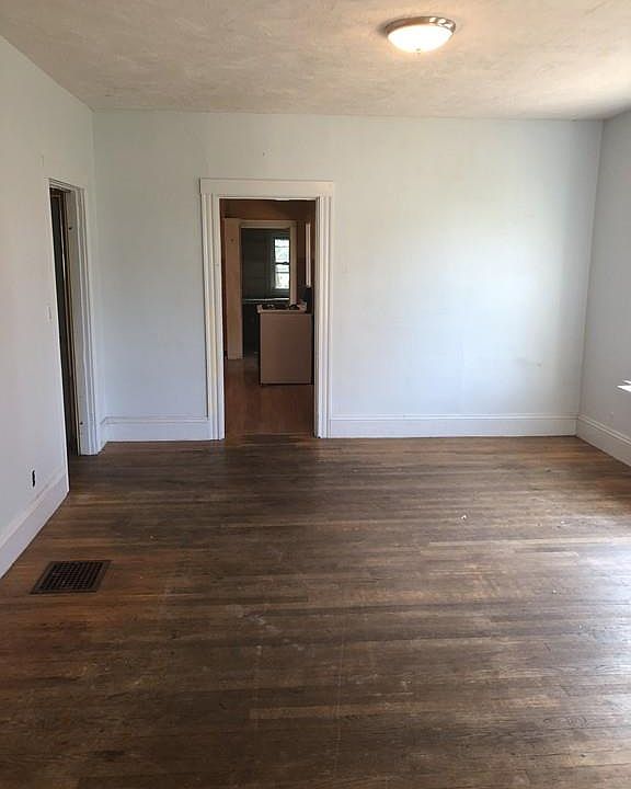 2nd image of 1078 River St