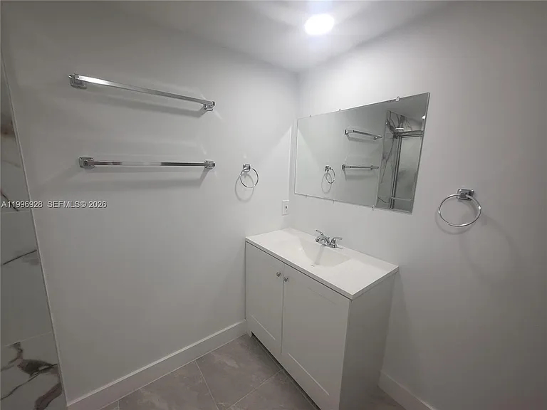 1275 W 35th St #29B — Photo 26