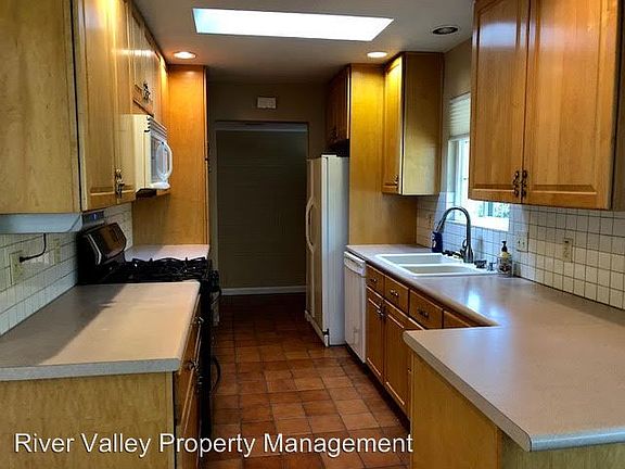4th image of 7692 Greenridge Way