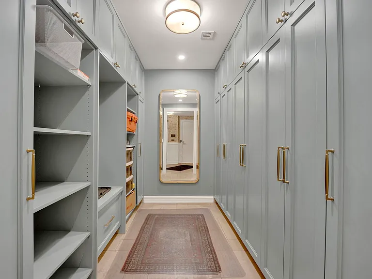 103 E Chestnut St #103 — Photo 4