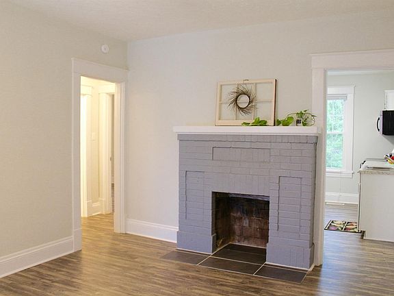 4th image of 109 Twin Oak Dr