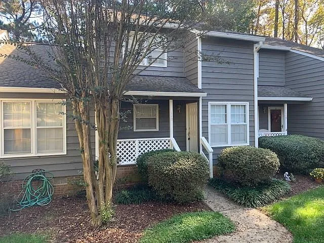 112 Lake Hollow Cir — Photo 2