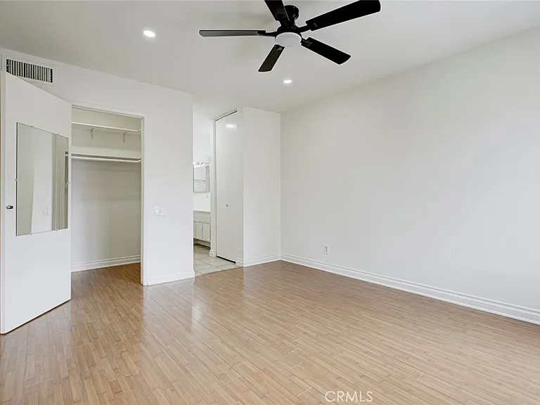 5460 White Oak Ave #K301 — Photo 4