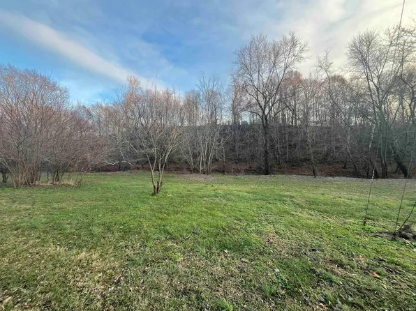W River Rd, Patoka, IN 47666