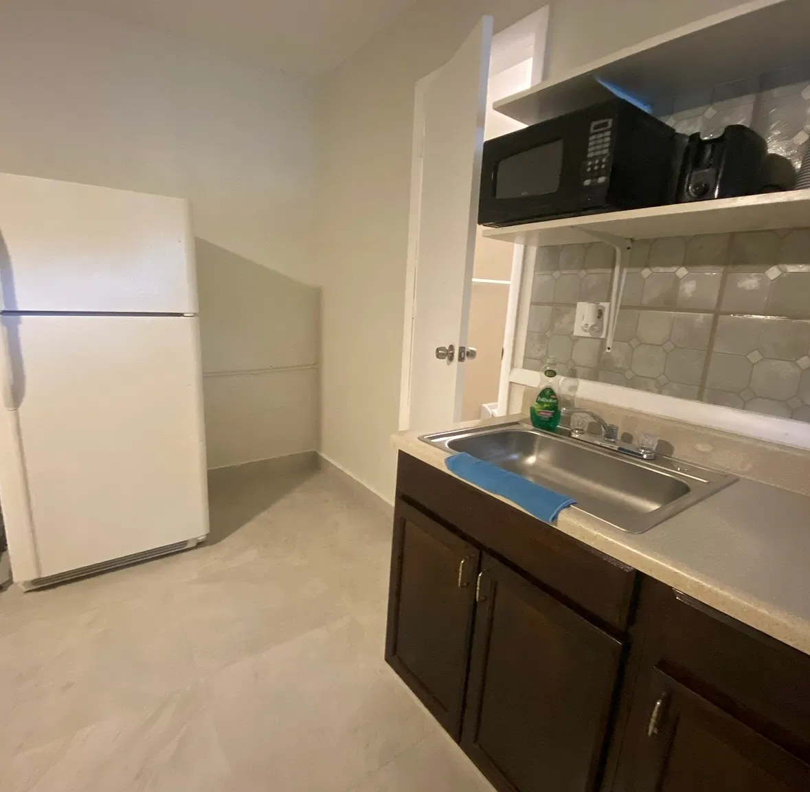 Studio, 300 sqft, $1,200 — Photo 3