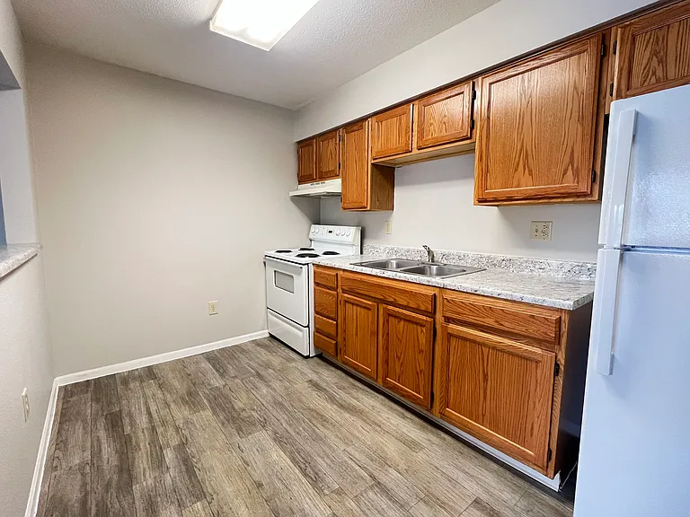 2550 N Limestone St — Photo 5