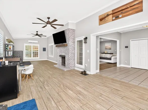 211 White Columns Dr, Kathleen, GA 31047