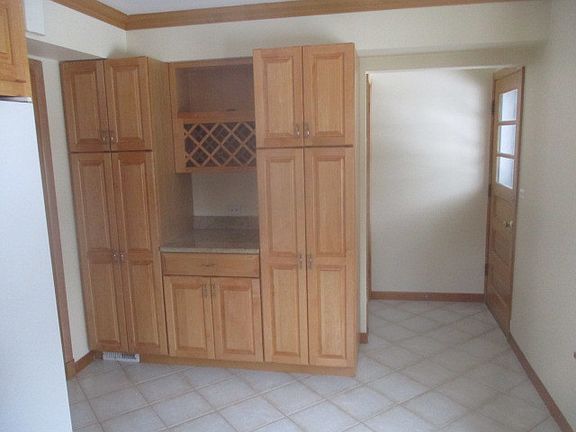 4th image of 341 Highwood Ave