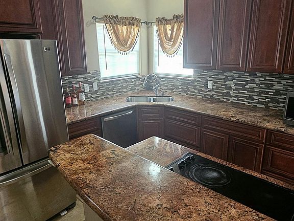 5th image of 1055 Woodrow St