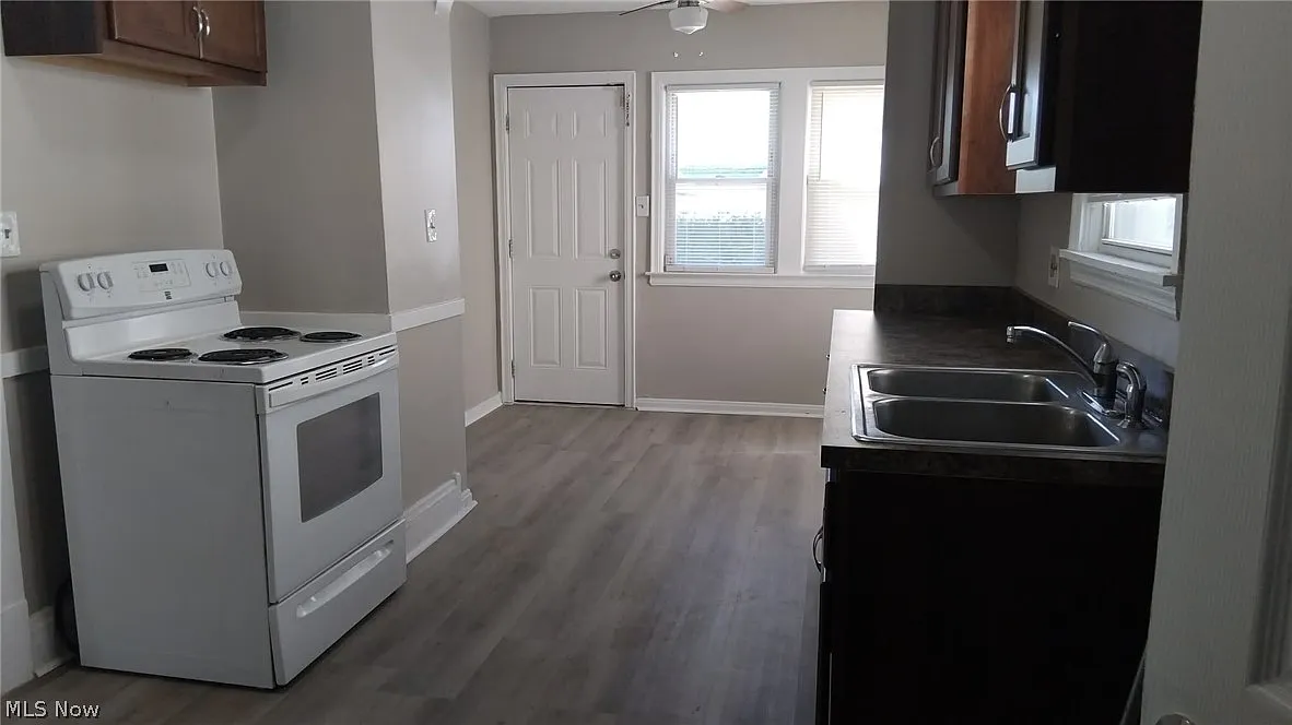 3 bed, 1.0 bath, 2024 sqft, $1,500 — Photo 4