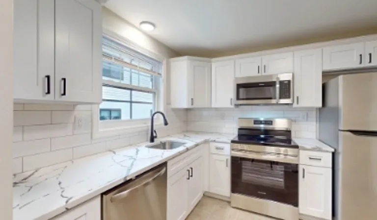 569 Center St #7 — Photo 3