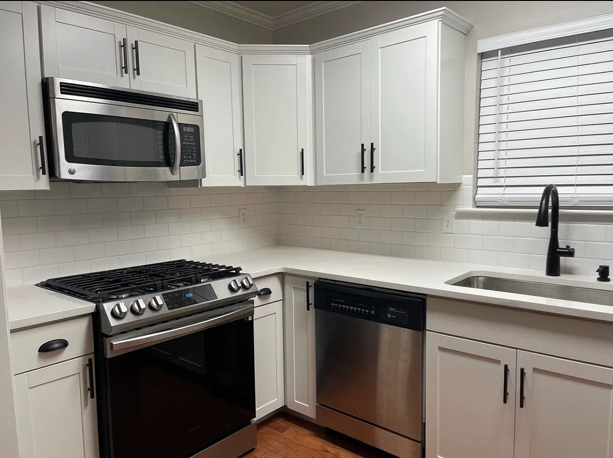 1 bed, 1.5 bath, 1113 sqft, $1,750 — Photo 2