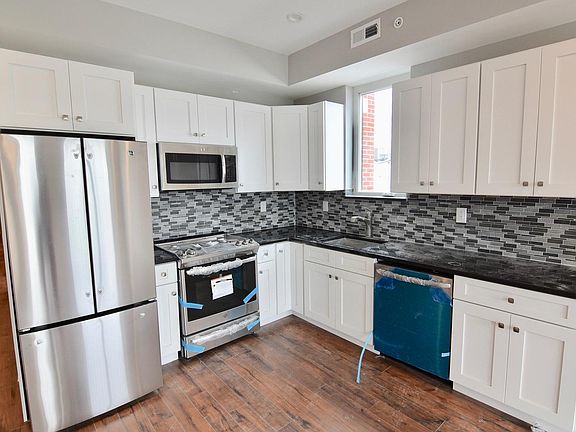 3rd image of 330 Cambridge St #3C