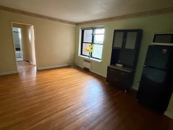 2821 Kings Highway image 3 of 18