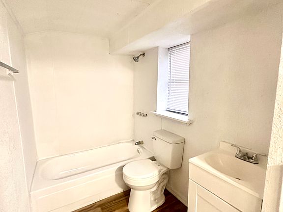 5th image of 1211 E Veterans Memorial Blvd #5