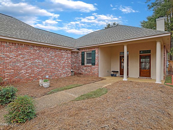 2nd image of 794 Versailles Dr