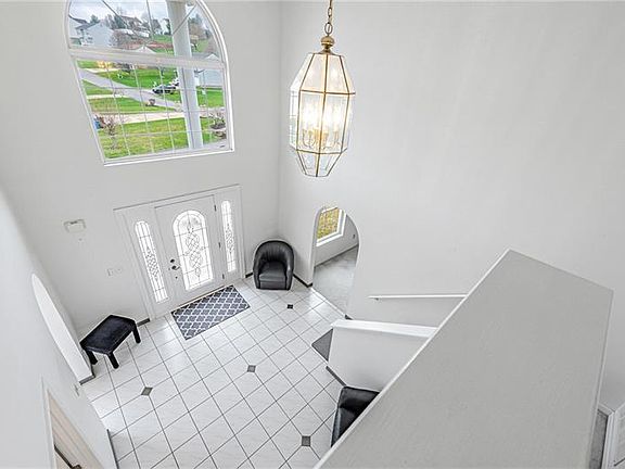 3rd image of 820 Peregrine Dr