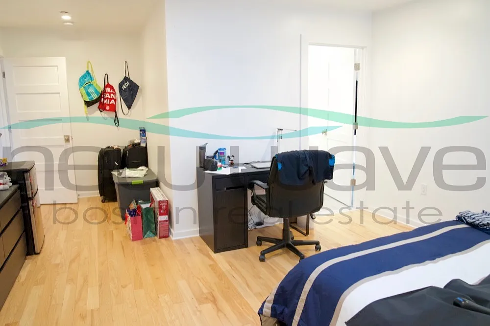 3 bed, 1200 sqft, $6,500 — Photo 3