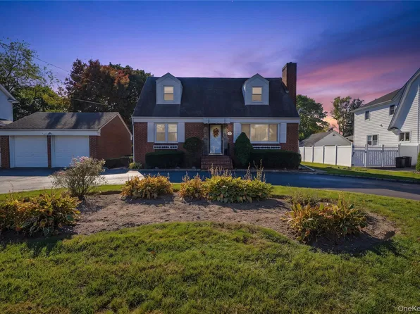 215 Oak Street, Bellmore, NY 11710