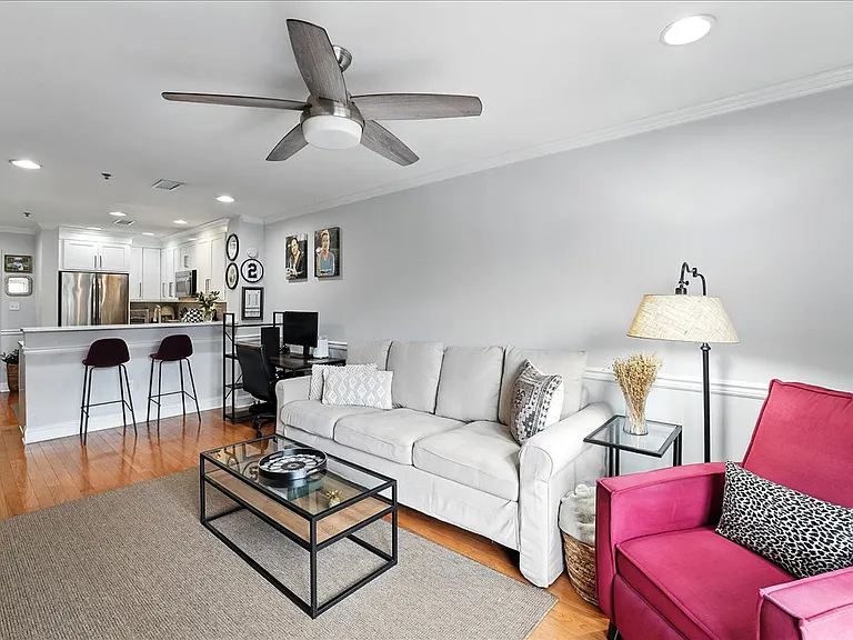 812 Grand St #412 — Photo 3