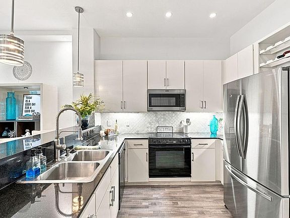 4th image of 1901 Post Oak Blvd APT 1501