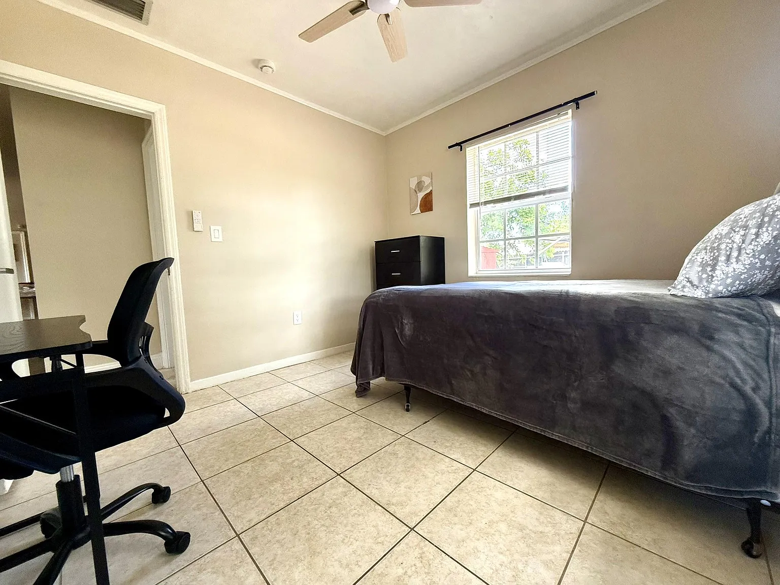 4 bed, 2.0 bath, 1500 sqft, $1,308 — Photo 2