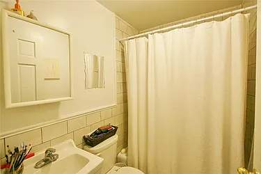Rented by R New York