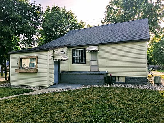 2nd image of 423 Ingraham St