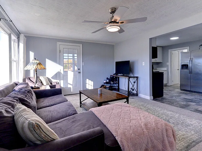 7331 Farmers Dr — Photo 11