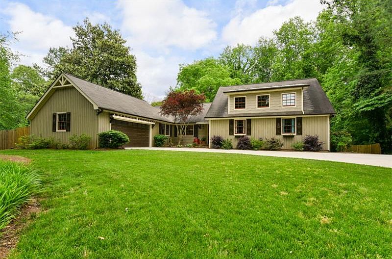 1st image of 2412 N Forest Dr