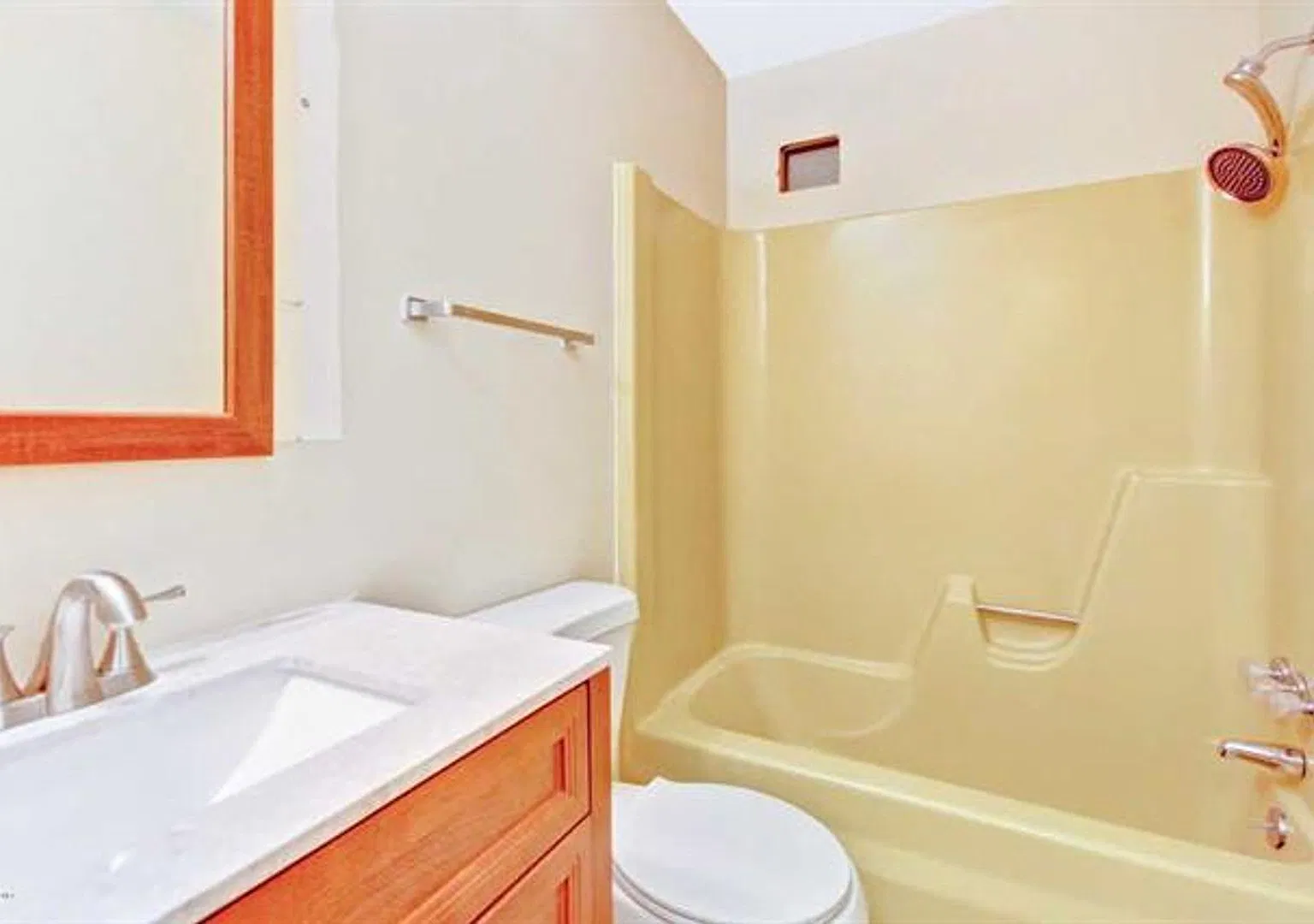 Great Blacksburg Townhome Ideal for Student Living — Photo 4