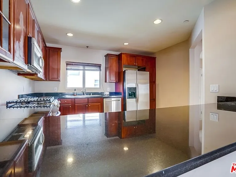 1522 Amherst Ave #402 — Photo 14