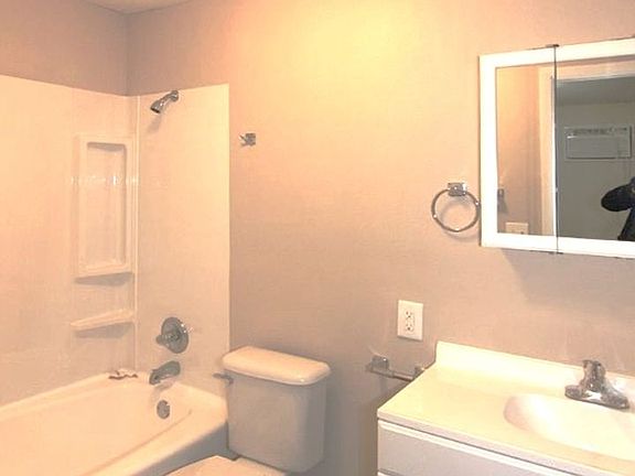 5th image of 421 6th Ave APT 3