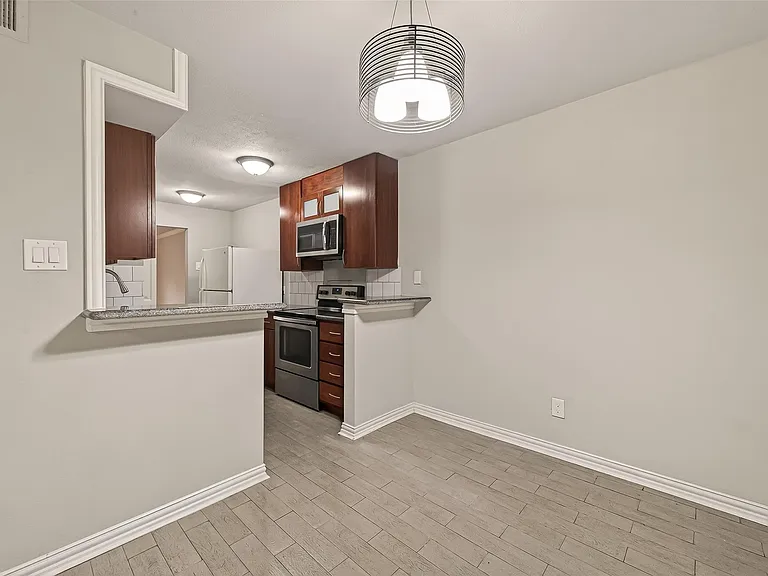 6631 Wanda Ln — Photo 8