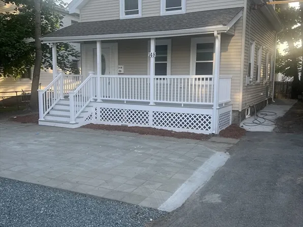 14-14R Russell St, Waltham, MA 02453