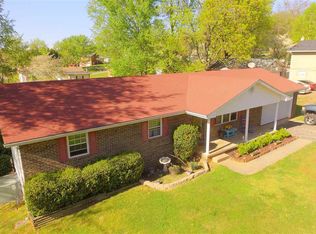 1100 Greenway Ln, Etowah, TN 37331