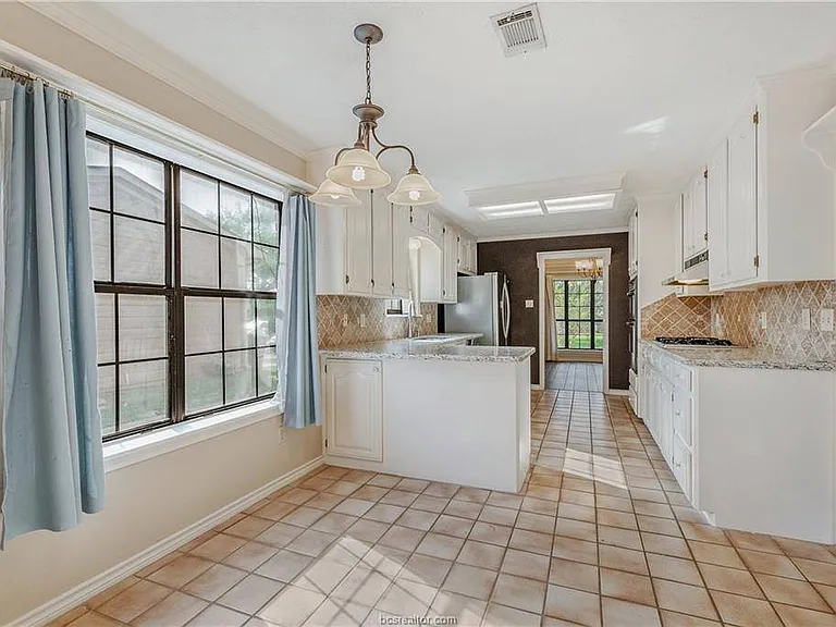 1806 Rosebud Ct — Photo 10