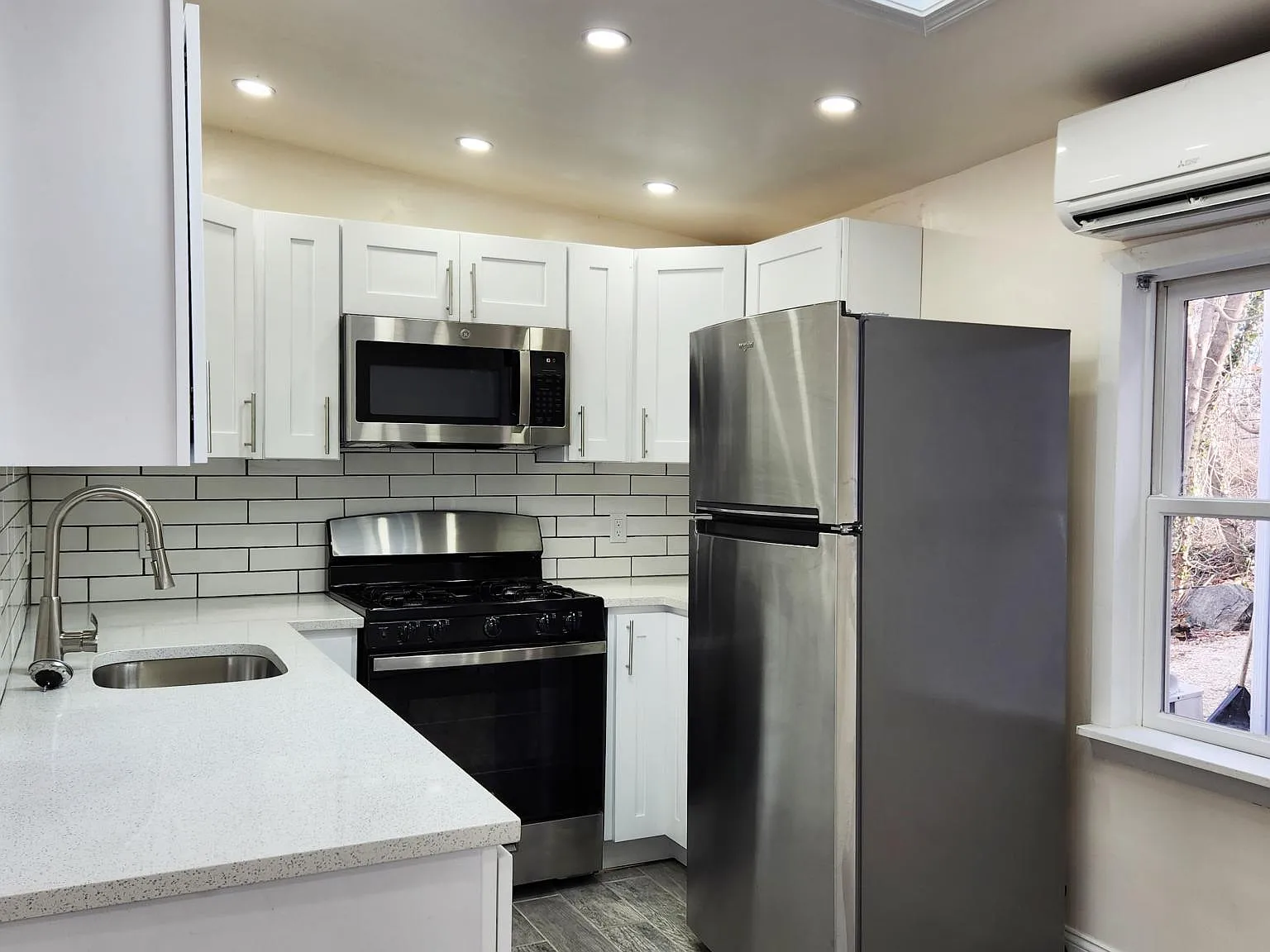 1 bed, 650 sqft, $2,700 — Photo 3