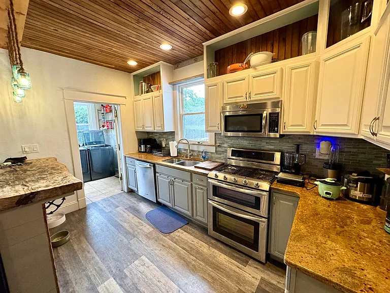 9251 Atwood Ave — Photo 17