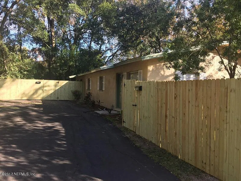2 bed, 1.0 bath, 795 sqft, $1,395 — Photo 2