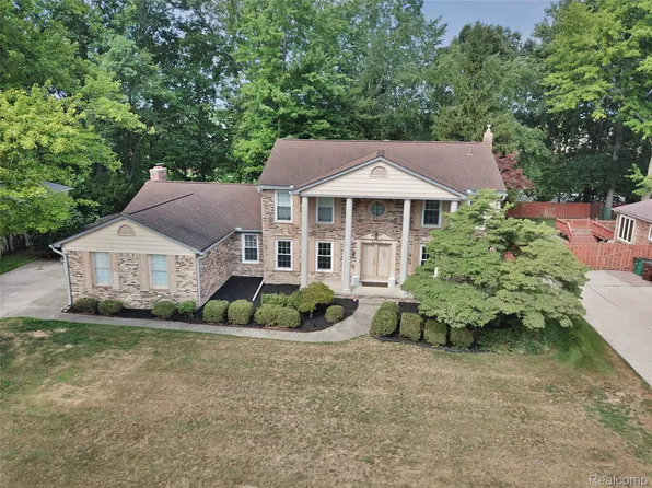 54359 Algonquin Dr, Shelby Township, MI 48315