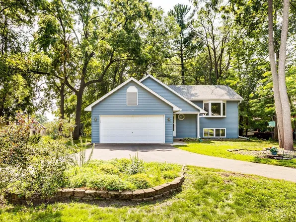 752 Labore Rd, Little Canada, MN 55117