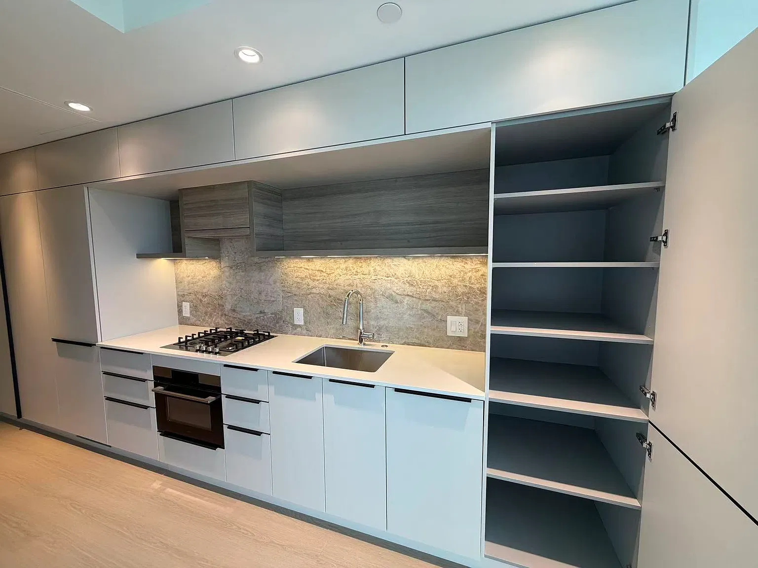 1 bed, 400 sqft, $1,900 — Photo 1
