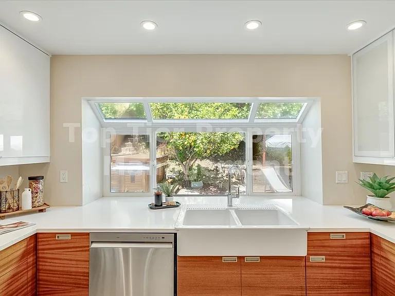 1568 Mallorca Dr — Photo 15